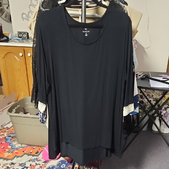 Hannah Tops - Hannah Relaxed Black 3/4 Sleeve Tunic